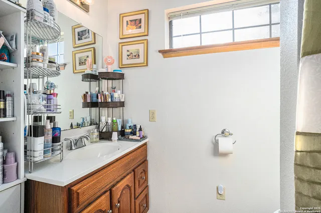 $1,190,000 | 50710 Interstate 10, Comfort, TX 78013