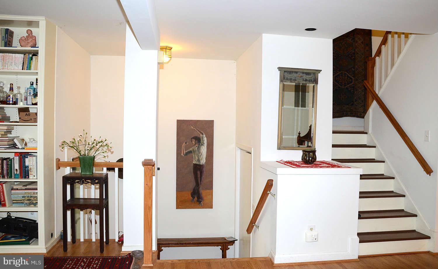 1625 Apricot Court Reston, VA 20190 - Photo 3 of 30 Interior General