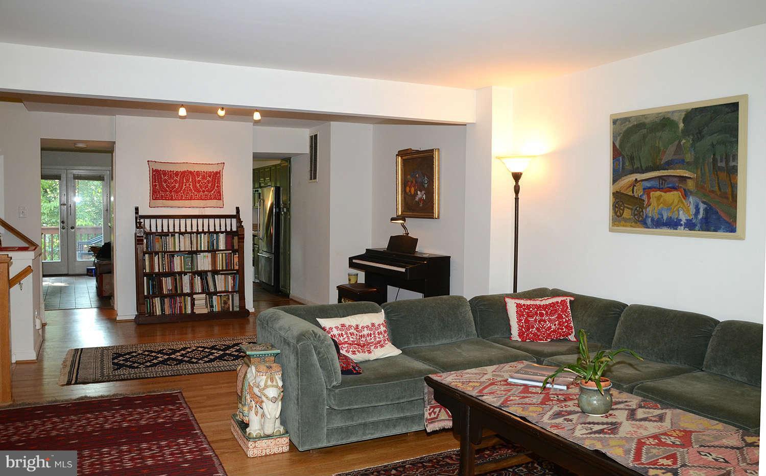 1625 Apricot Court Reston, VA 20190 - Photo 6 of 30 Looking from LR into DR area