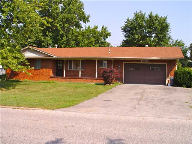 2506 East Howard Road Columbus, OH 43207 - Photo 2 of 19