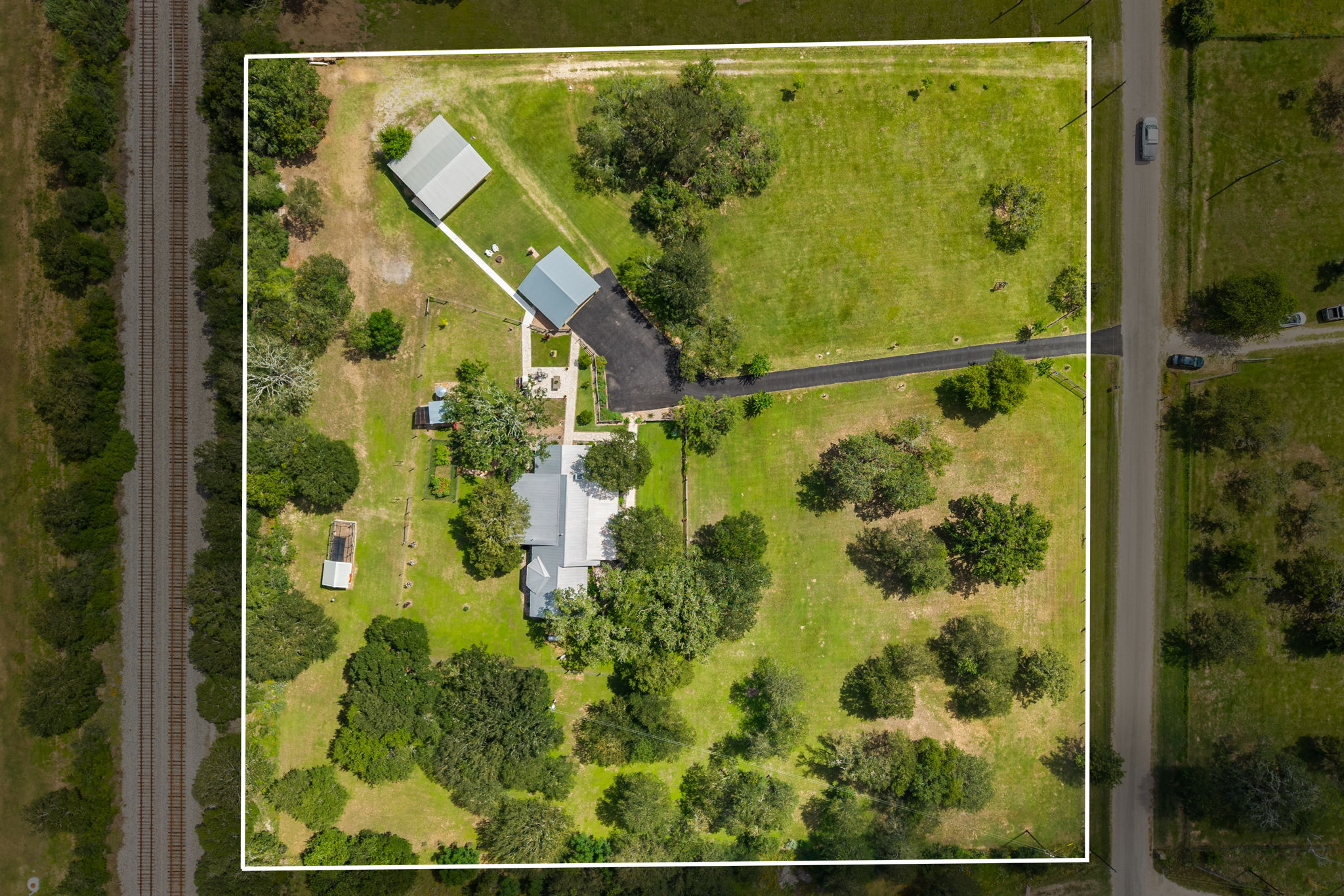 402 Smith Road Bastrop, TX 78602 - Photo 4 of 40
