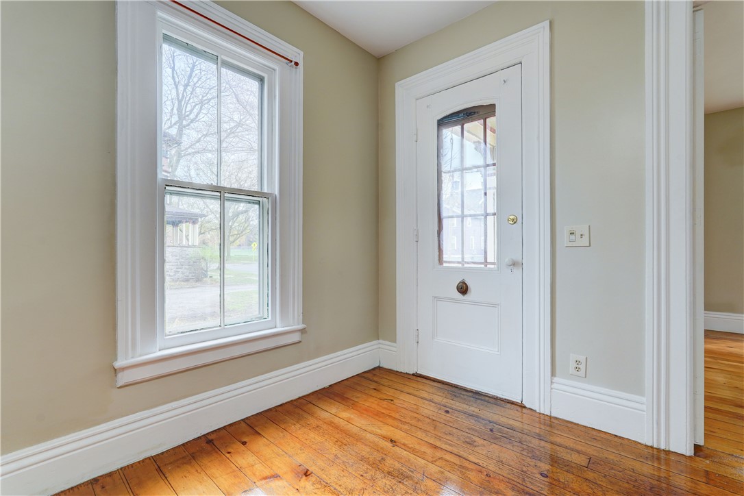 42 Hickory Street Rochester, NY 14620 - Photo 4 of 41