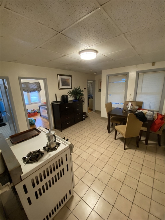 9 Fifth Avenue Worcester, MA 01607 - Photo 38 of 41 a living room with furniture