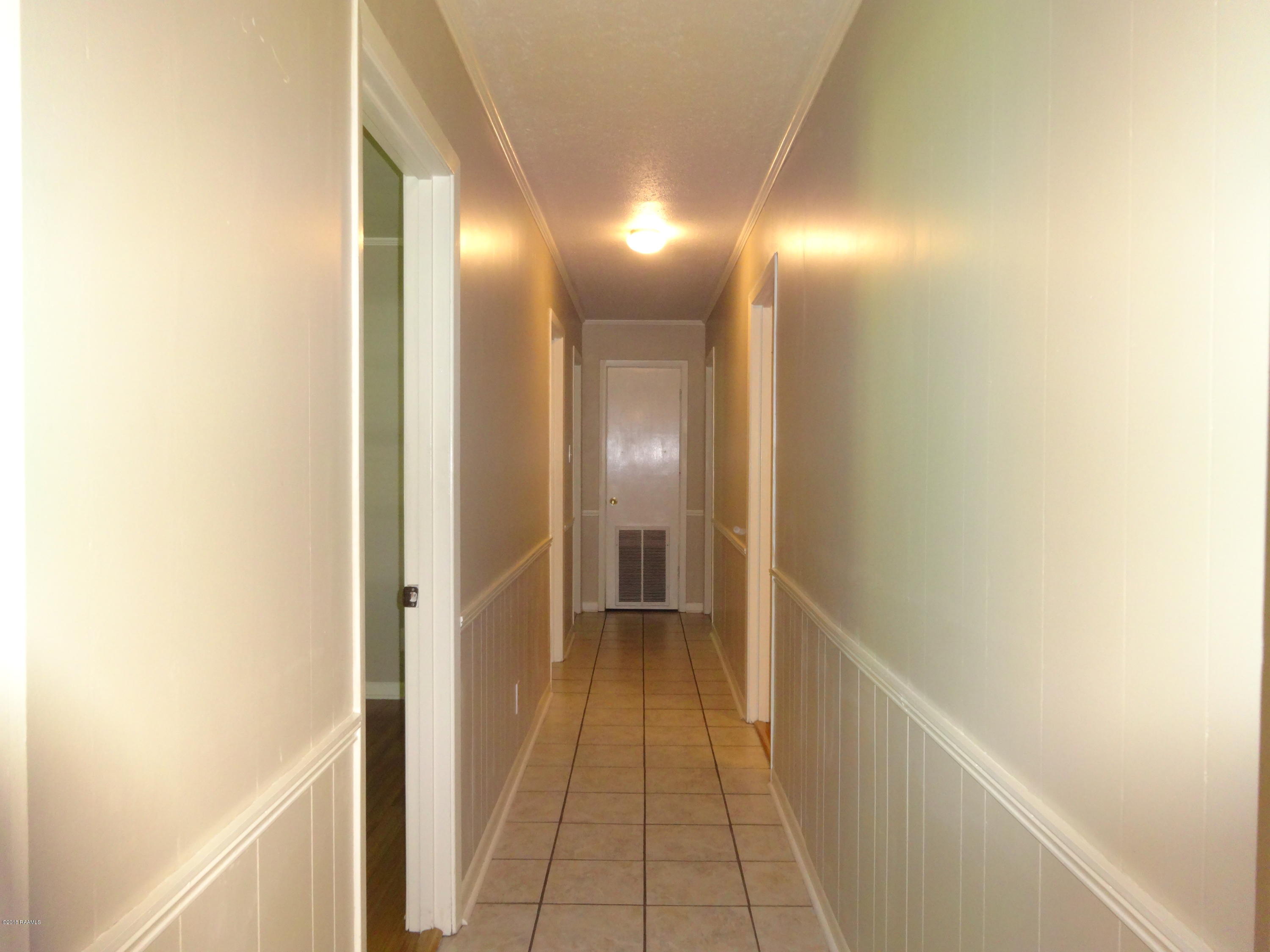 177 Atlas Road Youngsville, LA 70592 - Photo 11 of 33 Hallway