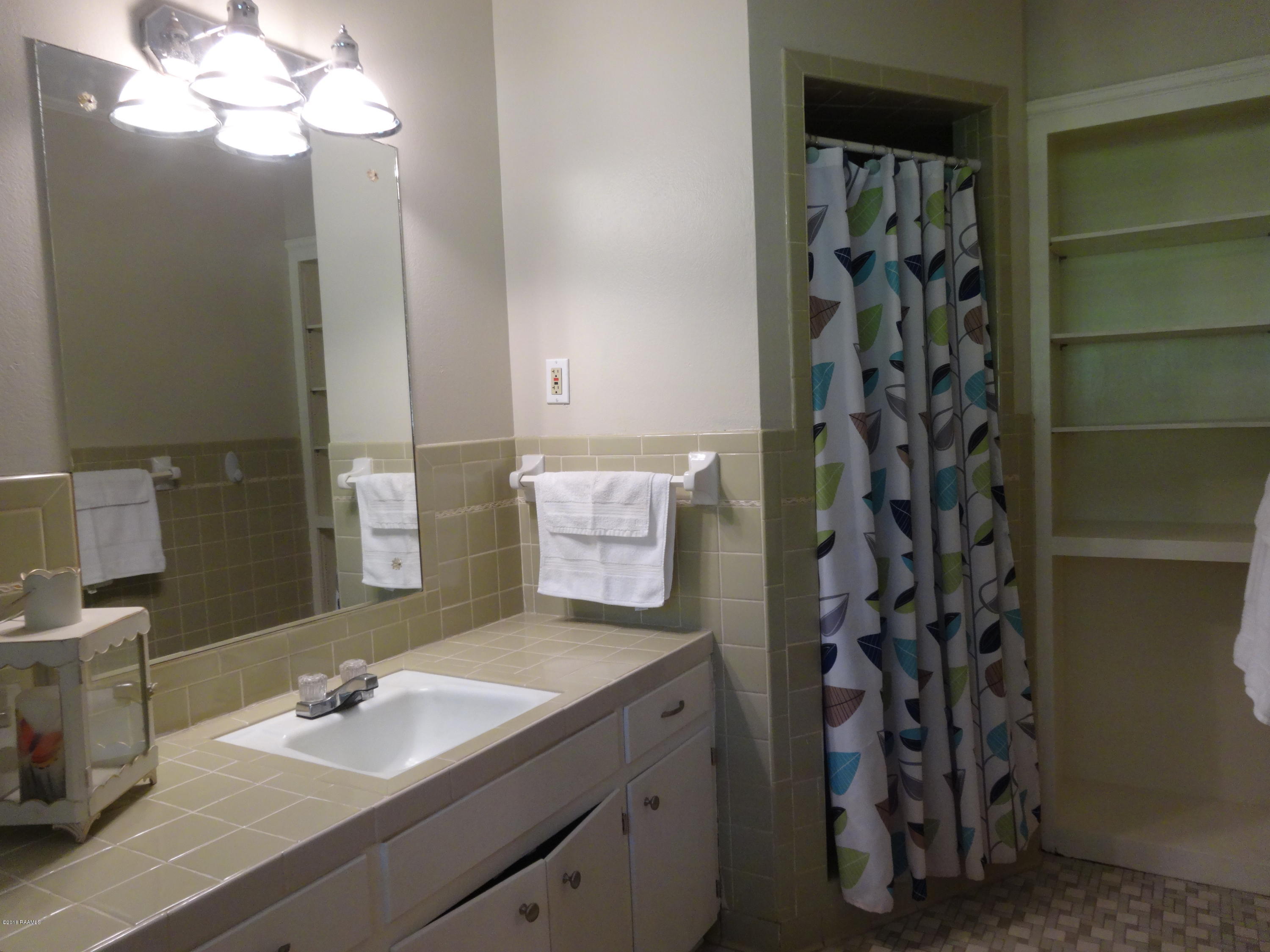 177 Atlas Road Youngsville, LA 70592 - Photo 17 of 33 Master Bath with tiled shower