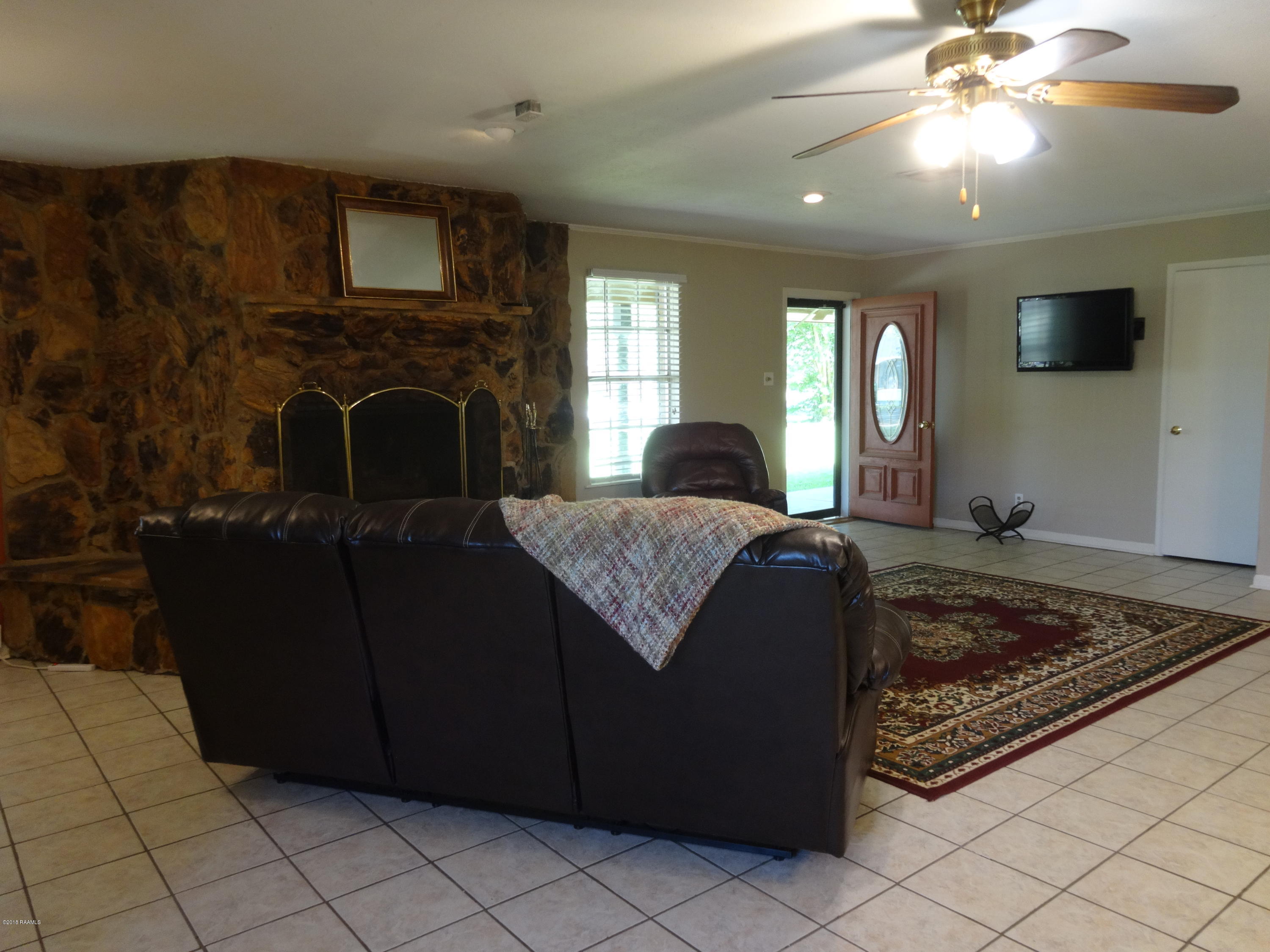 177 Atlas Road Youngsville, LA 70592 - Photo 2 of 33 Front entrance Living Area