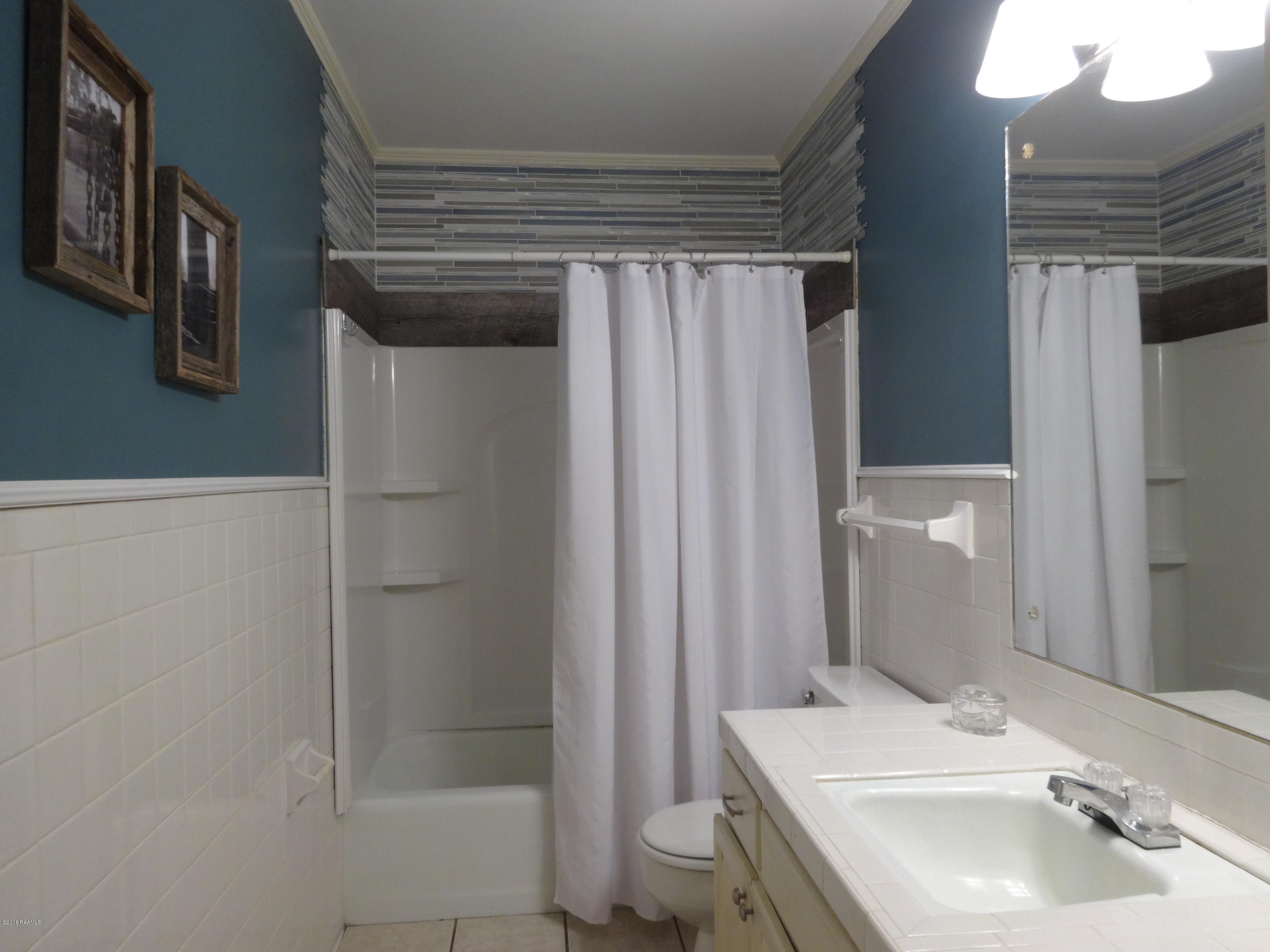 177 Atlas Road Youngsville, LA 70592 - Photo 20 of 33 Guest Bath