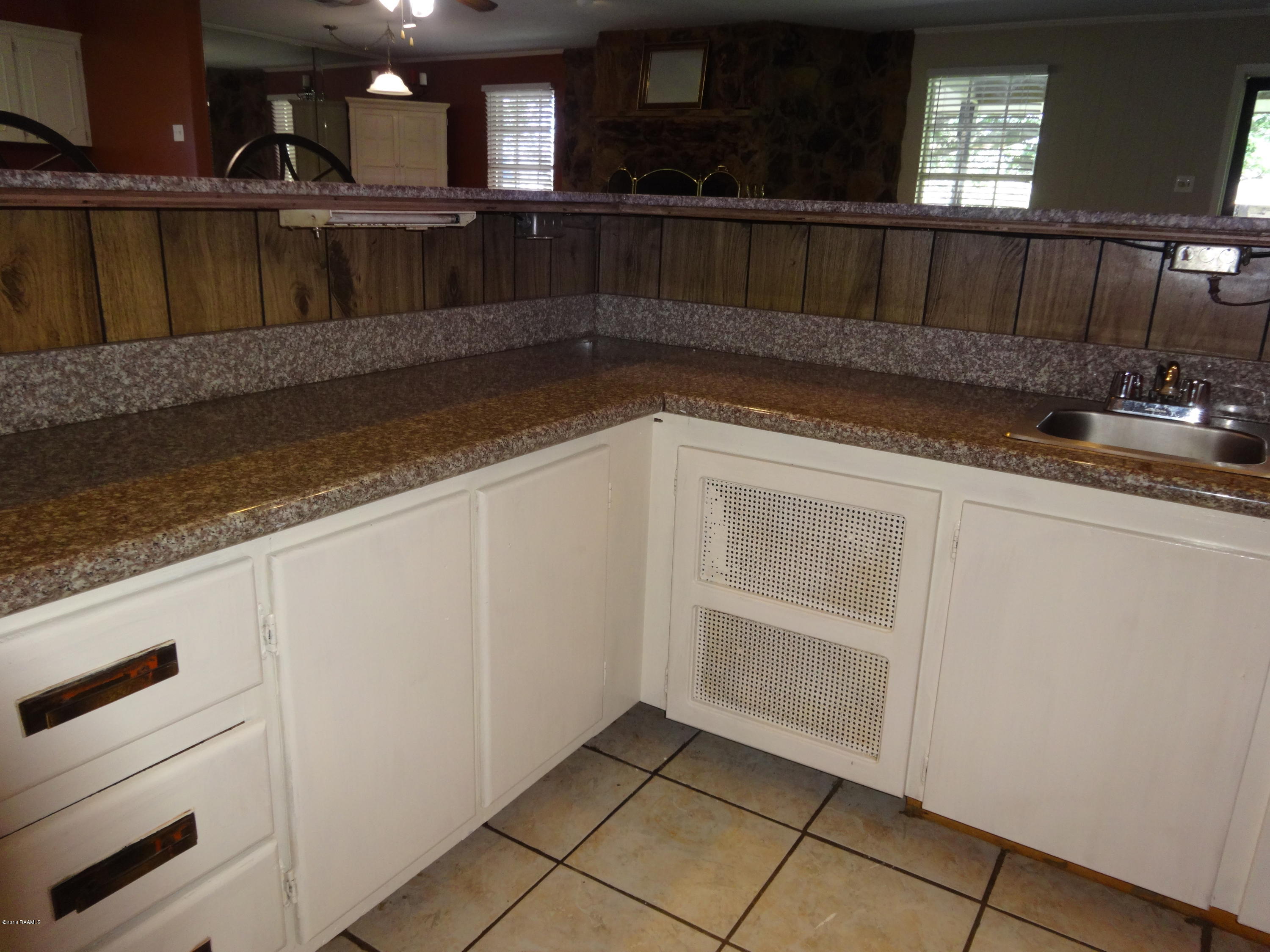 177 Atlas Road Youngsville, LA 70592 - Photo 7 of 33 Interior view Wet-bar