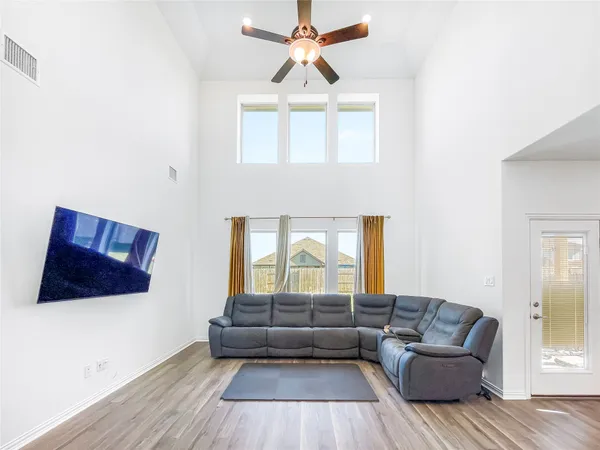 $2,800 | 114 Contrada Grace Lane, Hutto, TX 78634
