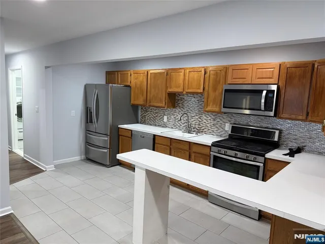 $2,600 | 25 Pavonia Avenue, Unit 2, Kearny, NJ 07032