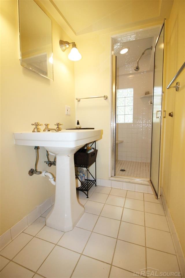314 Reno Lane Grosse Pointe Farms, MI 48236 - Photo 16 of 29