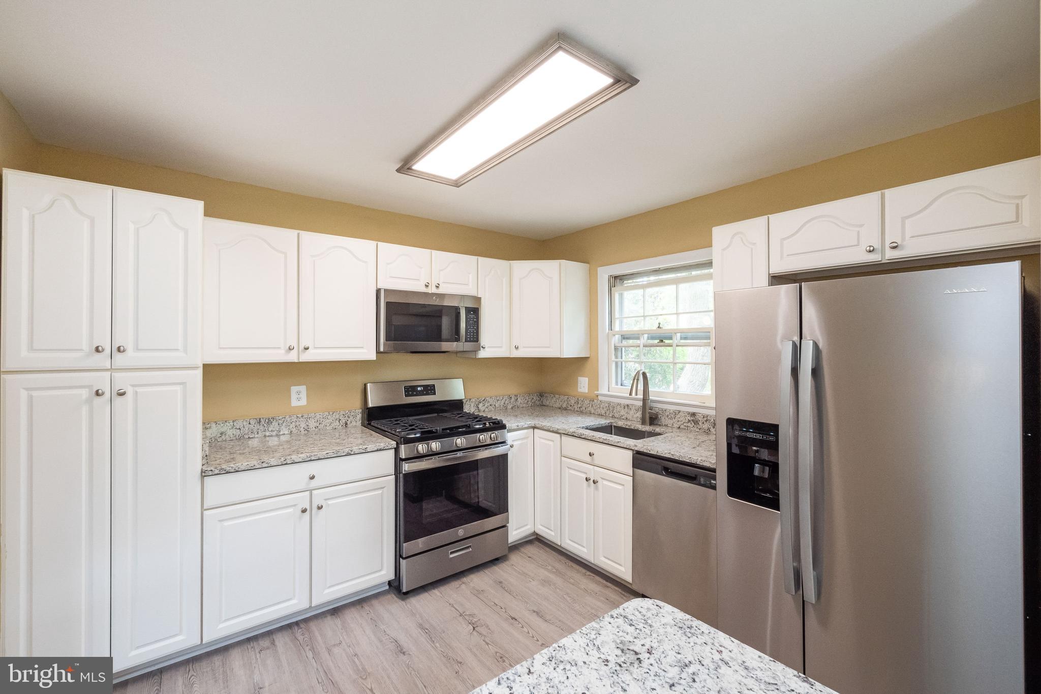 Kit w/ Granite, SS Appl, New Floors