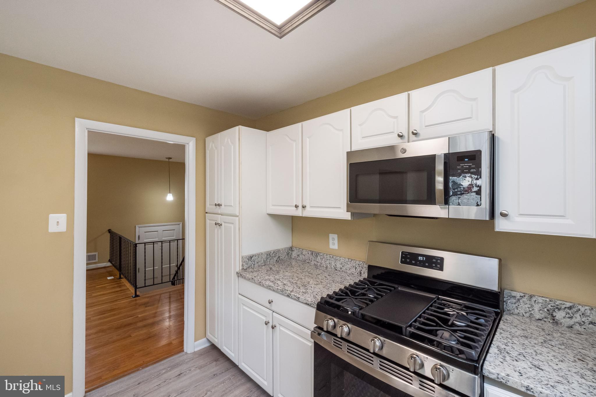 7802 Hayfield Road Alexandria, VA 22315 - Photo 8 of 34 New Stainless Appl--Gas Cooking!