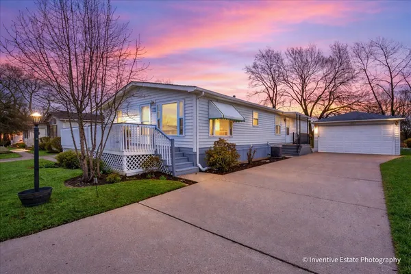 $127,900 | 22709 South Foxfire Drive, Frankfort, IL 60423