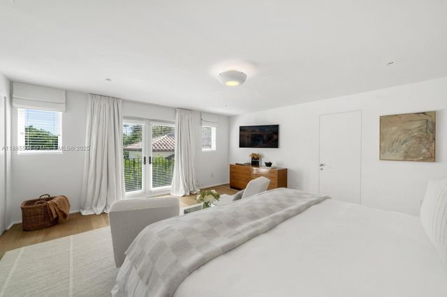 $32,000,000 | 545 Casuarina Concourse, Coral Gables, FL 33143