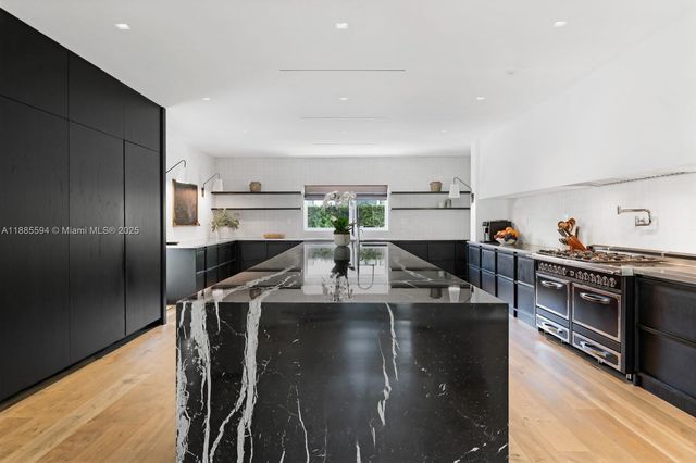 $32,000,000 | 545 Casuarina Concourse, Coral Gables, FL 33143