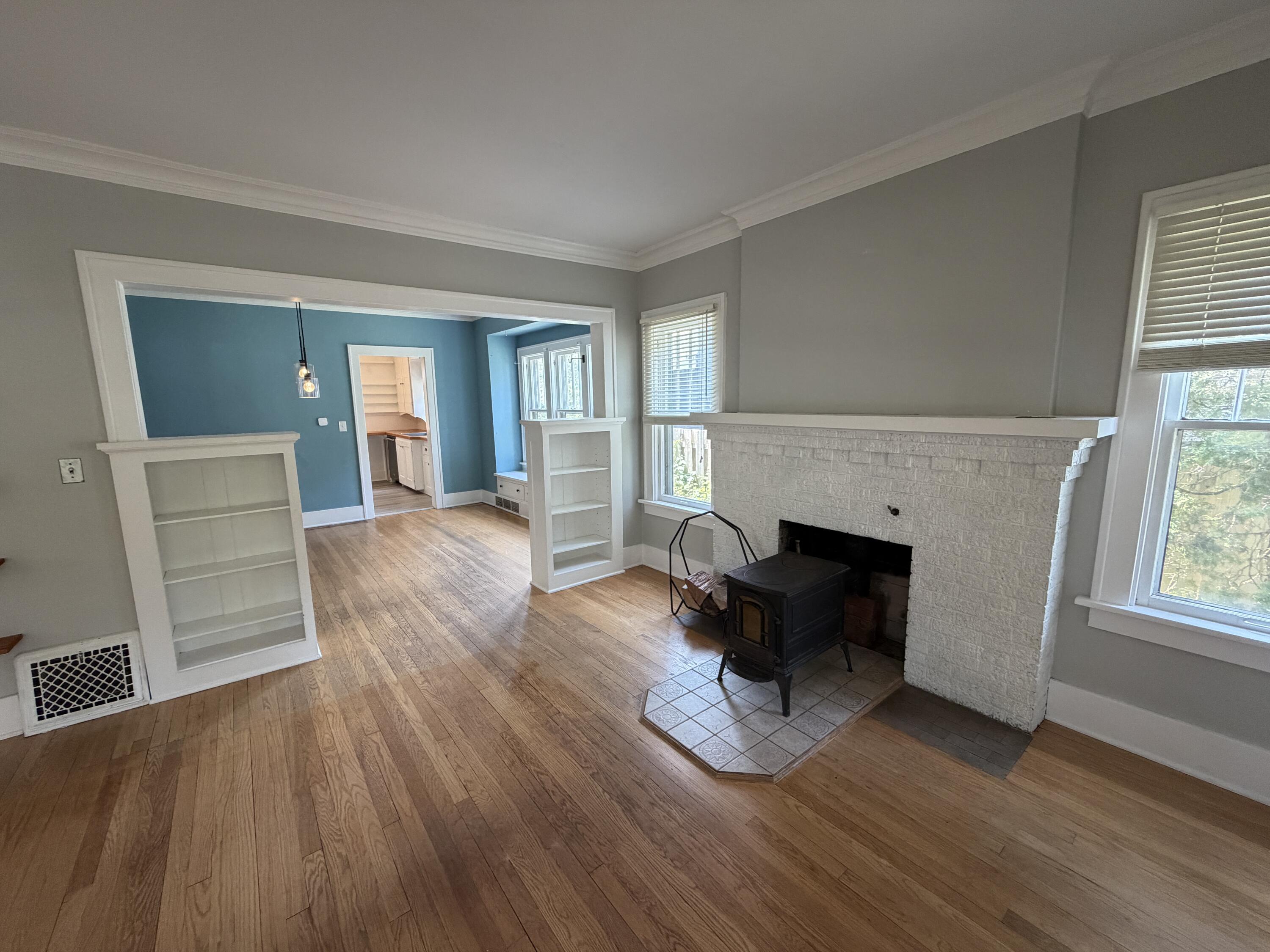 321 Inkster Avenue Kalamazoo, MI 49001 - Photo 17 of 48 Living Room