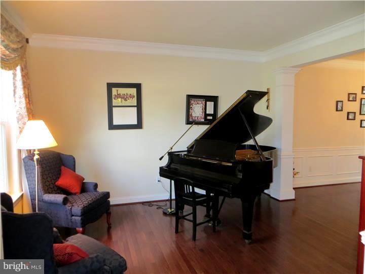 2837 Westerham Road Downingtown, PA 19335 - Photo 5 of 20 Living Room