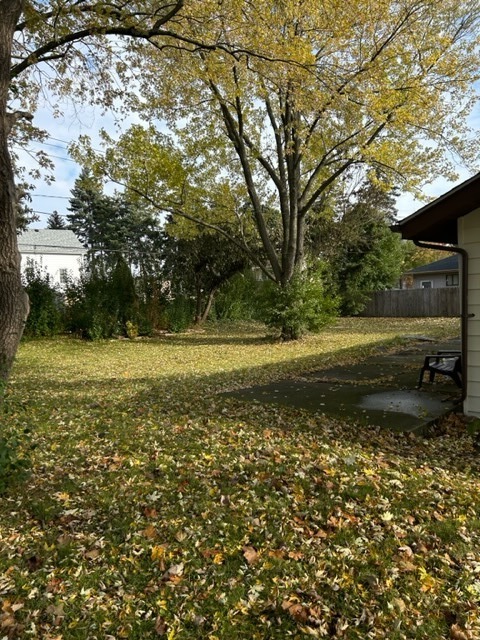 200 Flagstaff Lane Hoffman Estates, IL 60169 - Photo 12 of 19 a view of a garden with an outdoor space
