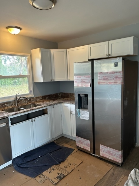 200 Flagstaff Lane Hoffman Estates, IL 60169 - Photo 7 of 19 a kitchen with stainless steel appliances granite countertop a refrigerator a sink and a stove