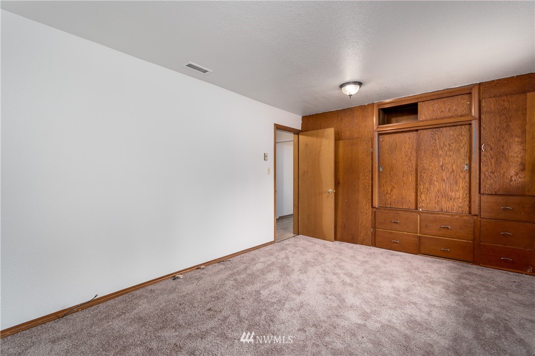 1320 Coal Creek Road Longview, WA 98632 - Photo 15 of 34 a view of an empty room