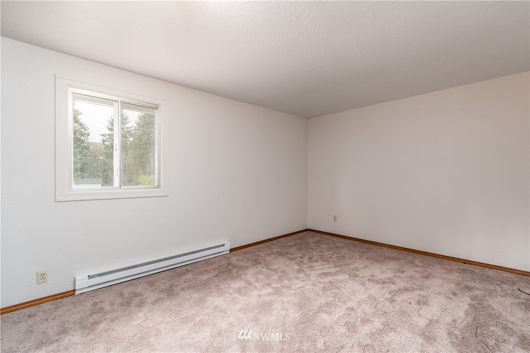 1320 Coal Creek Road Longview, WA 98632 - Photo 16 of 34 a view of an empty room with a window