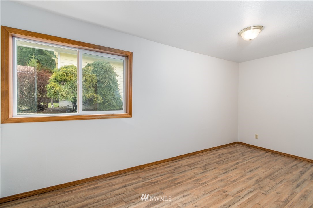 1320 Coal Creek Road Longview, WA 98632 - Photo 18 of 34 a view of empty room with wooden floor and fan