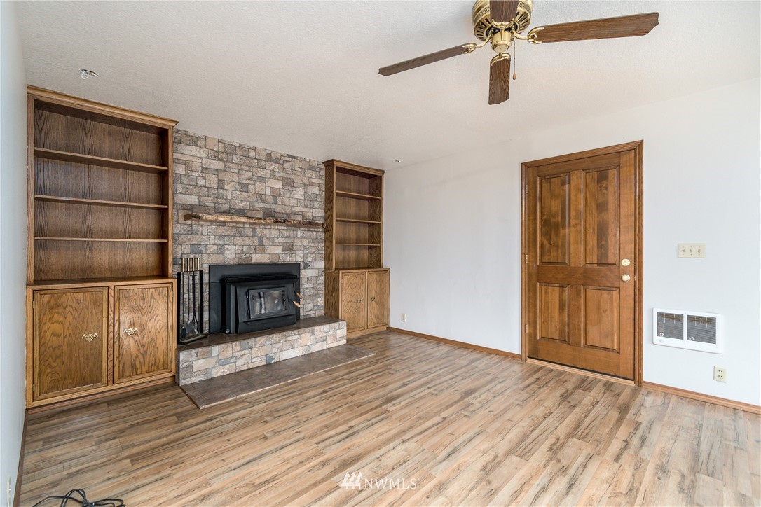 1320 Coal Creek Road Longview, WA 98632 - Photo 9 of 34 a view of an empty room with a fireplace and a window