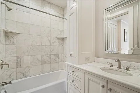 $695,000 | 400 West 49th Terrace, Unit 2032, Kansas City, MO 64112