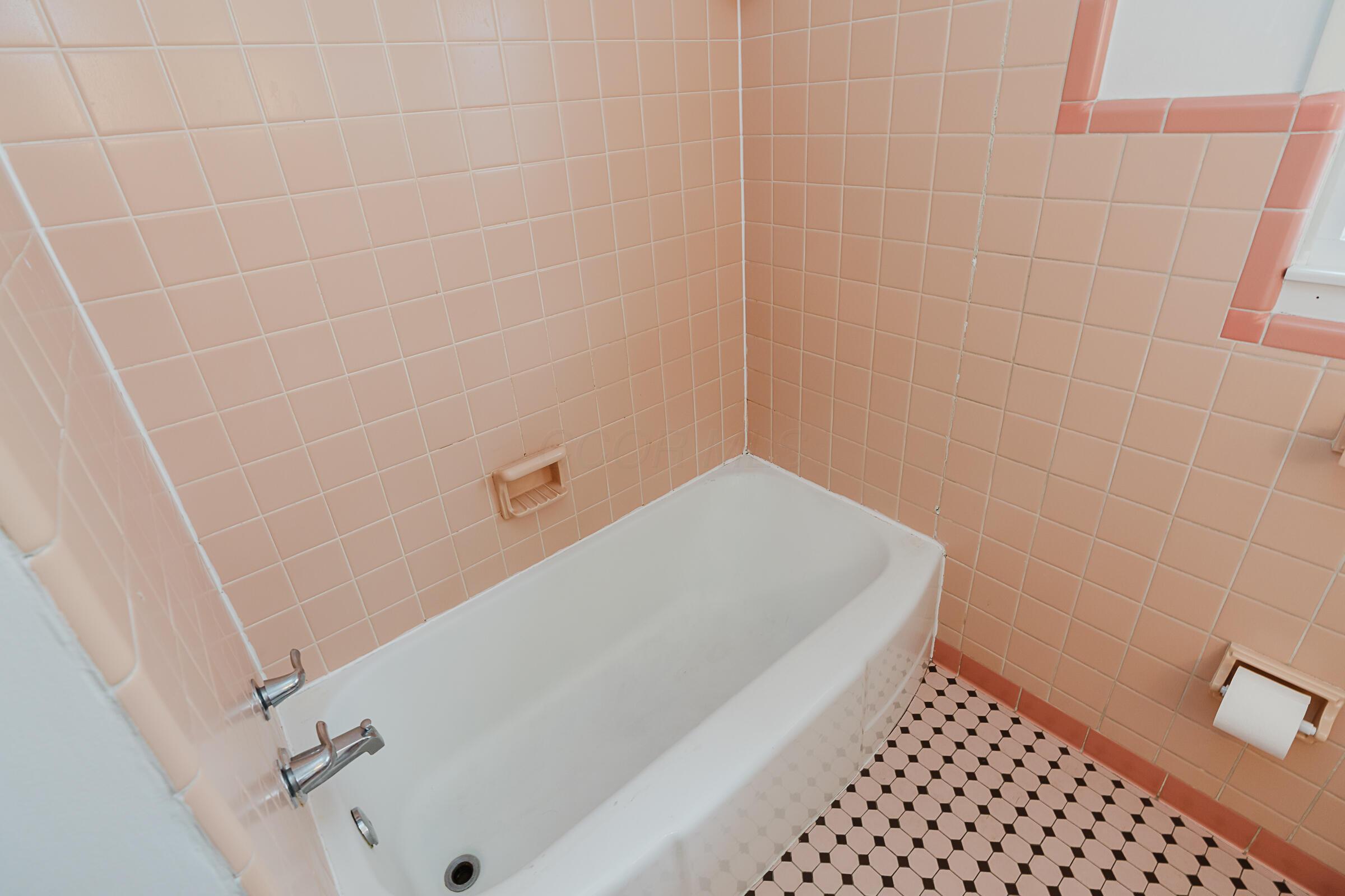 2063 Milden Road Columbus, OH 43221 - Photo 26 of 41 2063 Milden rd-31