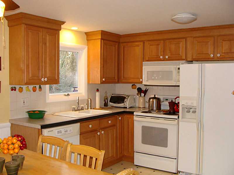 230 Austin Road North Kingstown, RI 02852 - Photo 3 of 16 Kitchen.