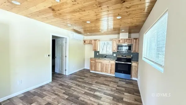 $1,550 | 25161 Cedar Street, Idyllwild, CA 92549