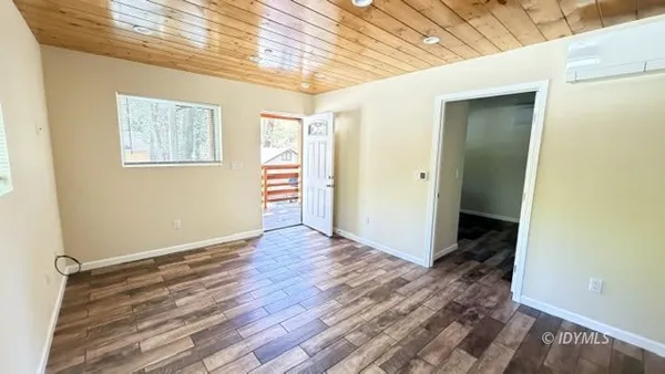 $1,550 | 25161 Cedar Street, Idyllwild, CA 92549