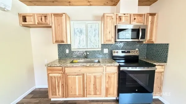 $1,550 | 25161 Cedar Street, Idyllwild, CA 92549