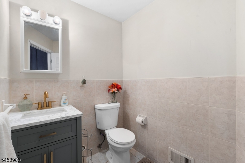 640 Riverside Avenue Lyndhurst, NJ 07071 - Photo 10 of 24 Gallery Image 10
