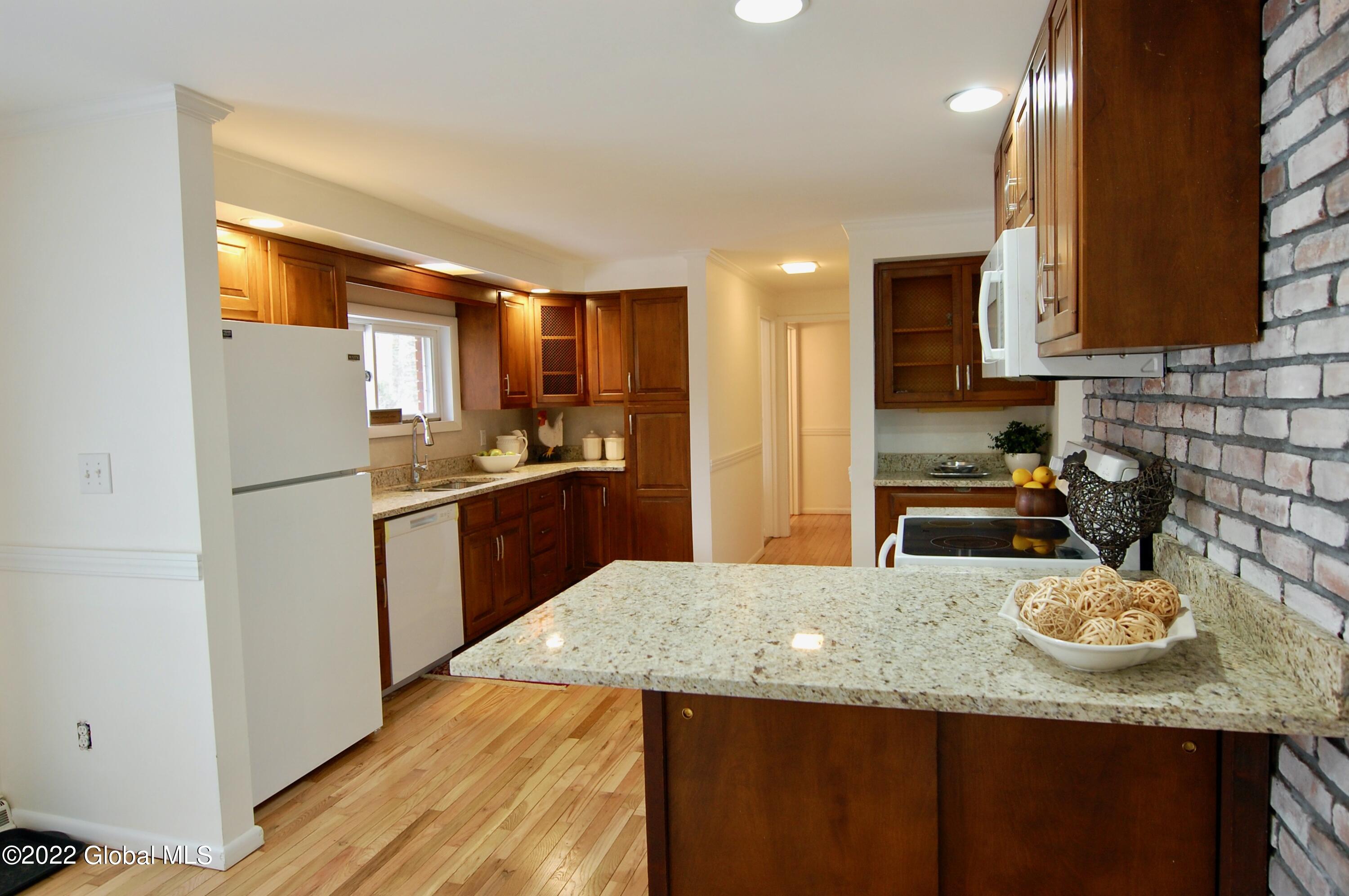 34 Smith Bridge Road Saratoga Springs, NY 12866 - Photo 4 of 38 34Kitchen