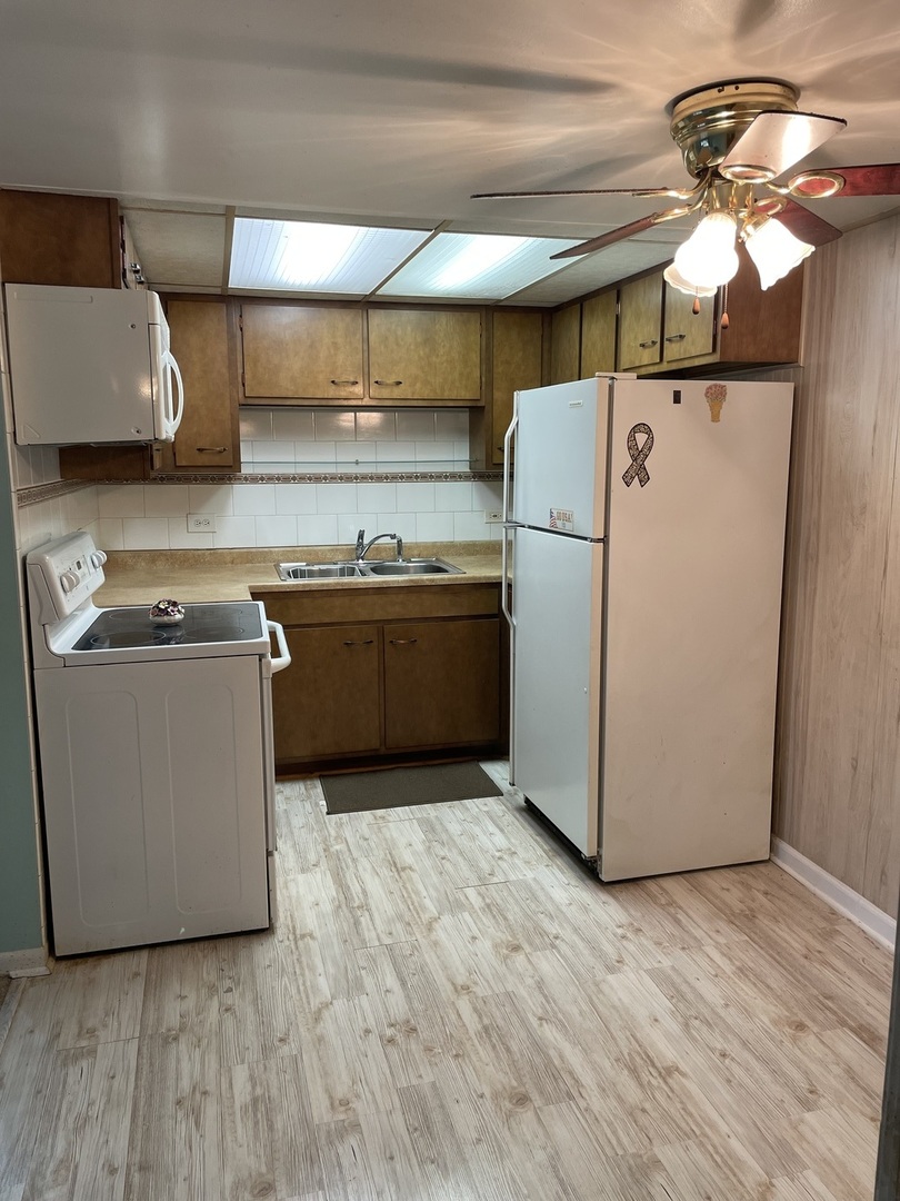 940 Holbrook Road, Unit 18B Homewood, IL 60430 - Photo 3 of 15 Gallery Image 3