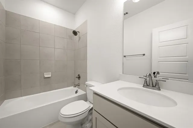 $489,990 | 2409 Rams Horn Drive, Waxahachie, TX 75167