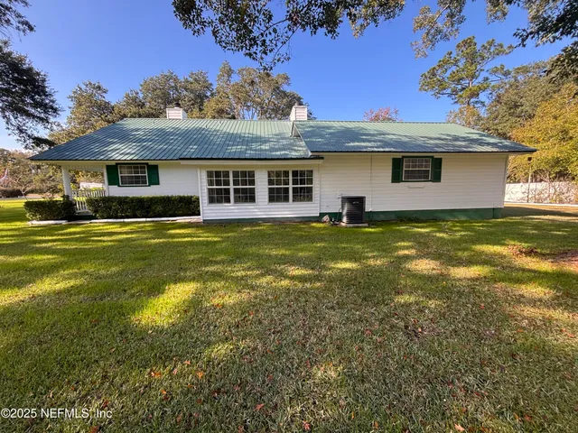 a view of a back yard of the house