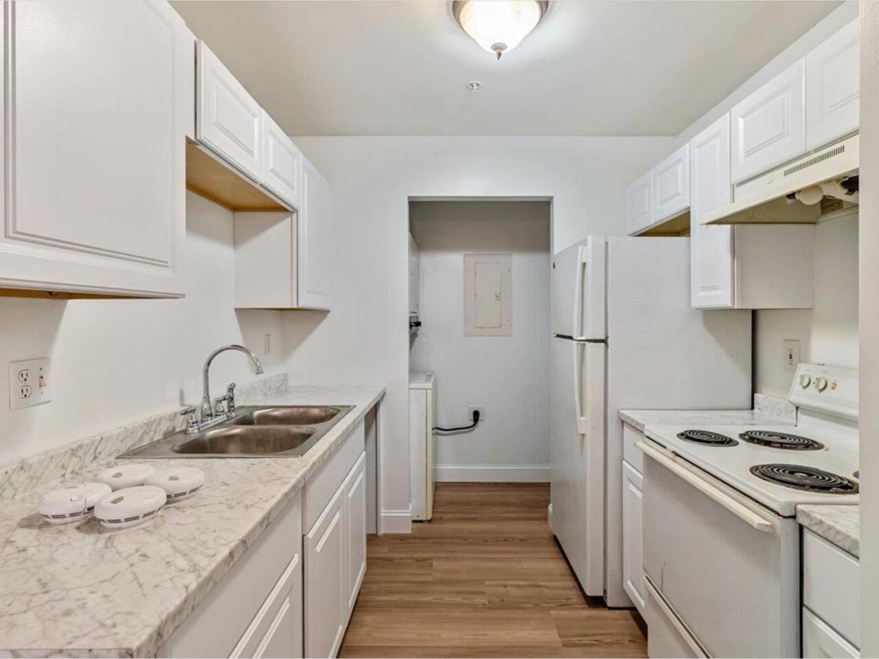 301 Hildred Drive Burlington, VT 05401 - Photo 3 of 26