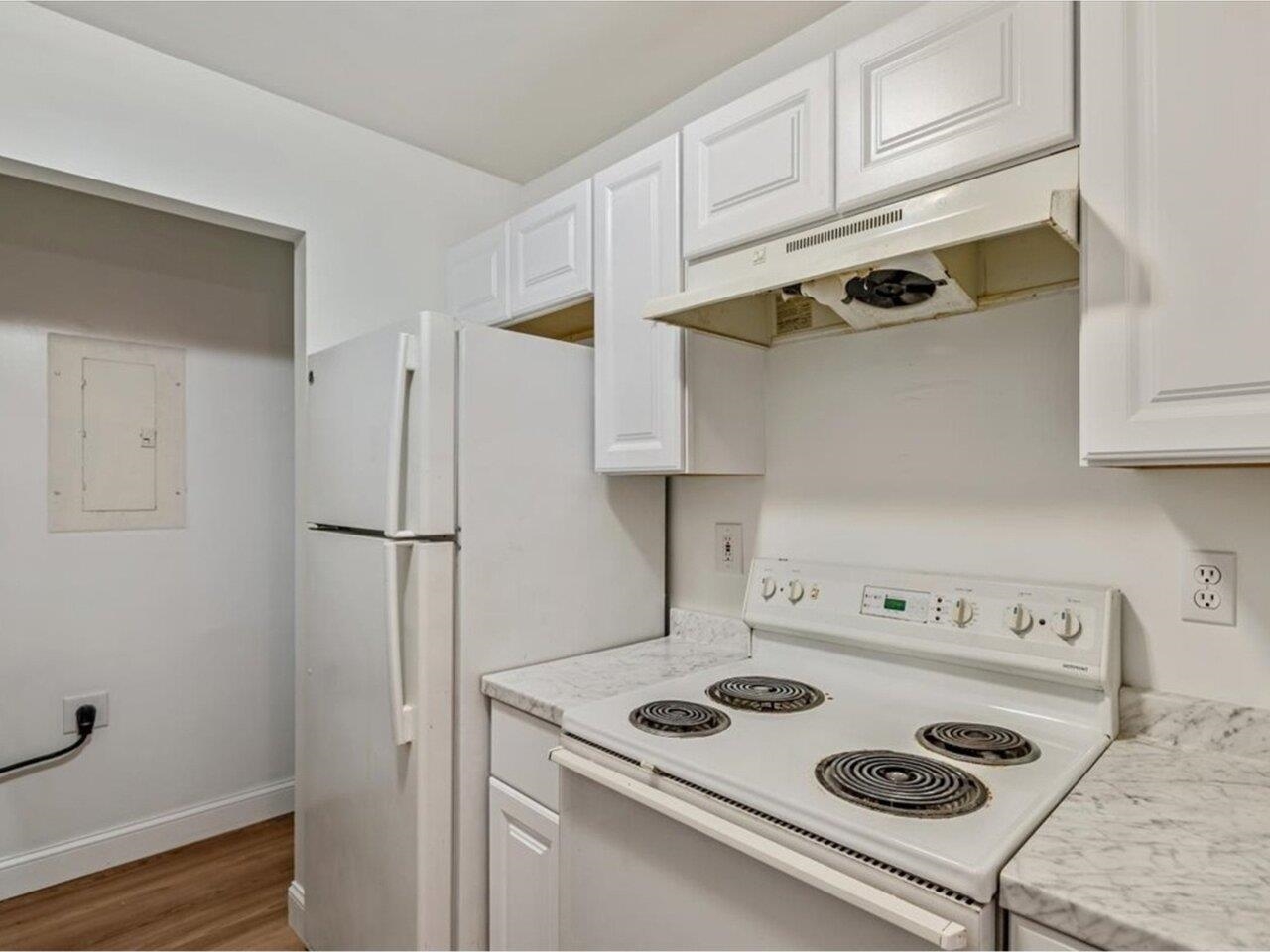 301 Hildred Drive Burlington, VT 05401 - Photo 4 of 26