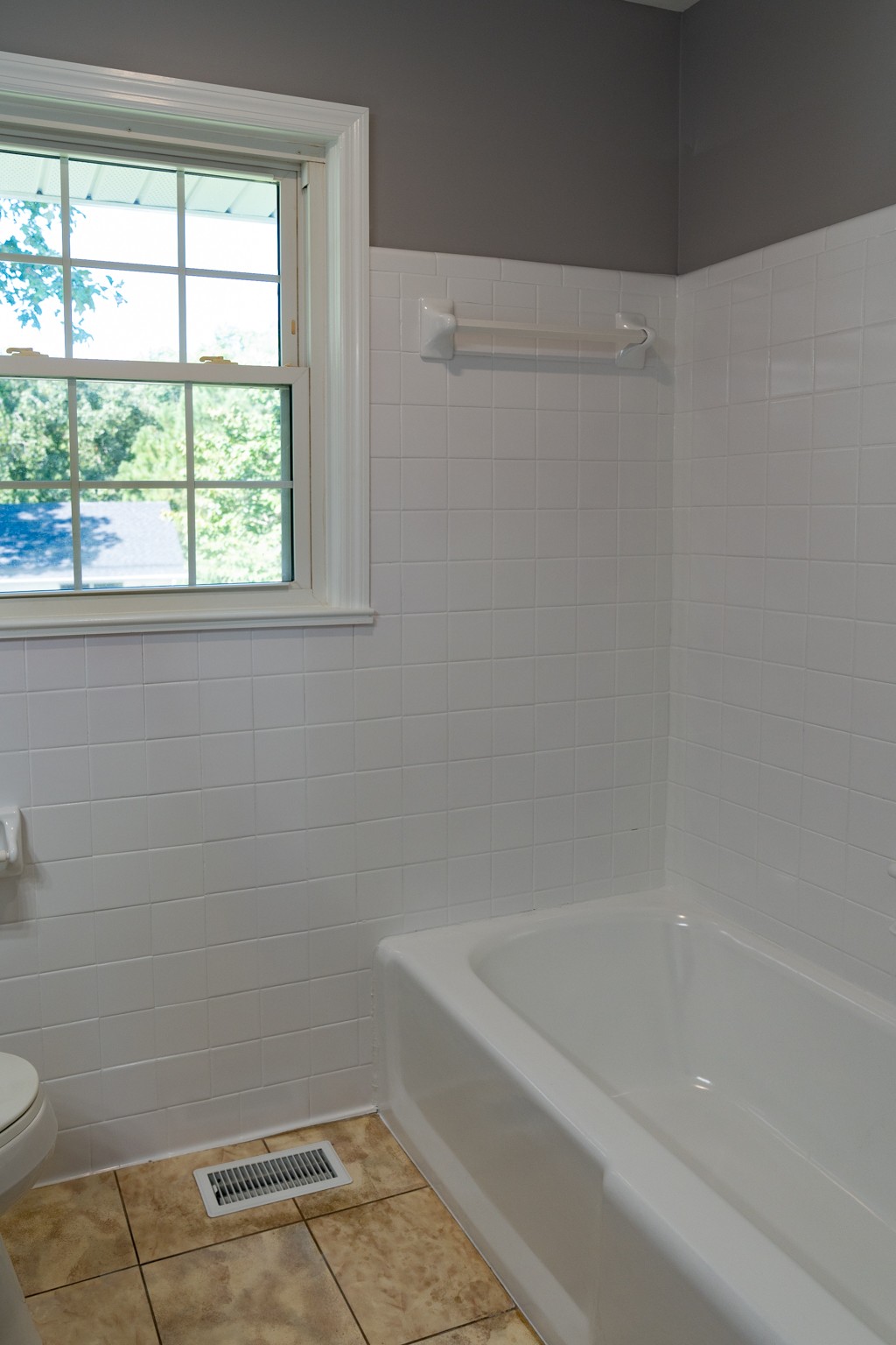 239 Durham Road Leoma, TN 38468 - Photo 6 of 10 a bathroom with a shower and a bathtub