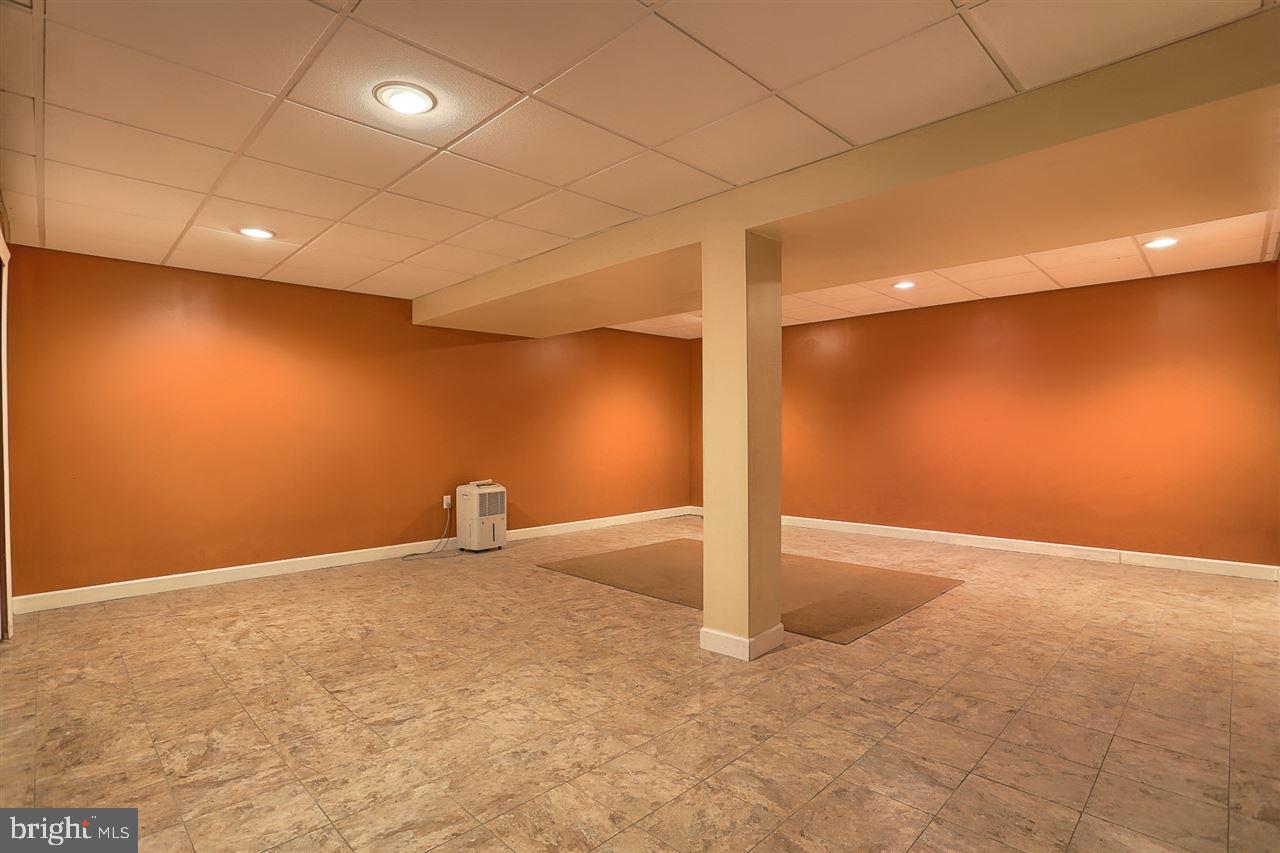 18 Greythorne Road Lancaster, PA 17603 - Photo 22 of 24 Gallery Image 22
