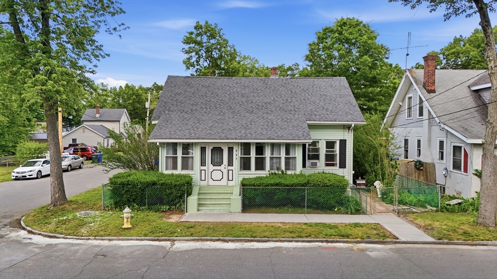 117 Burghardt Street Springfield, MA 01109 - Photo 2 of 42