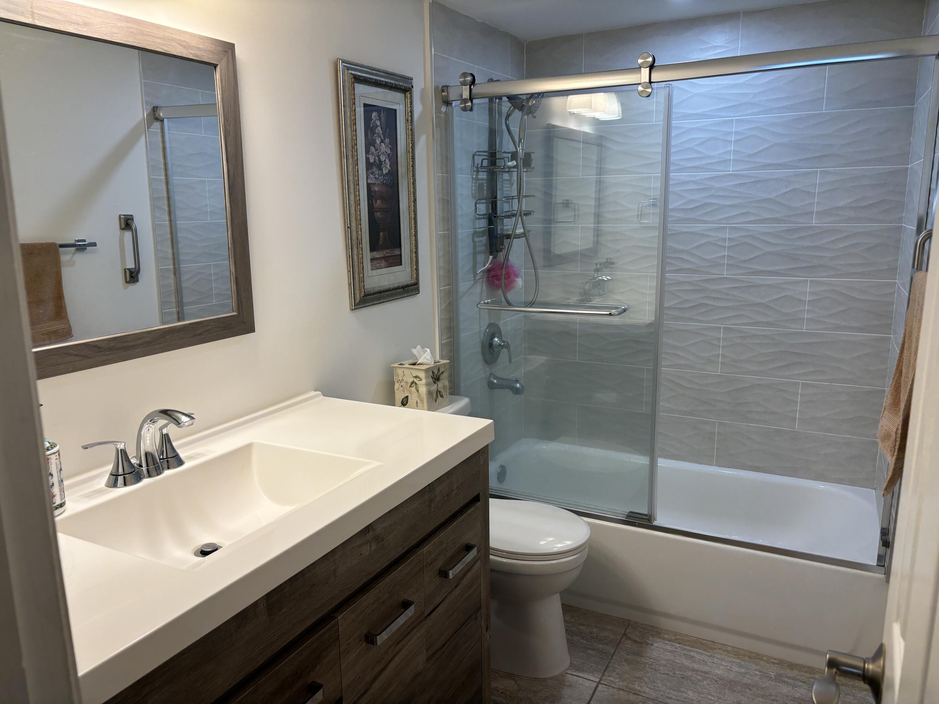 1000 Spanish River Road, Unit 3C Boca Raton, FL 33432 - Photo 10 of 21 PRIMARY BATHROOM