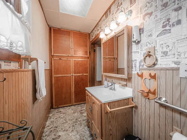 $199,900 | 226 Freeman Lane, New Harmony, IN 47631