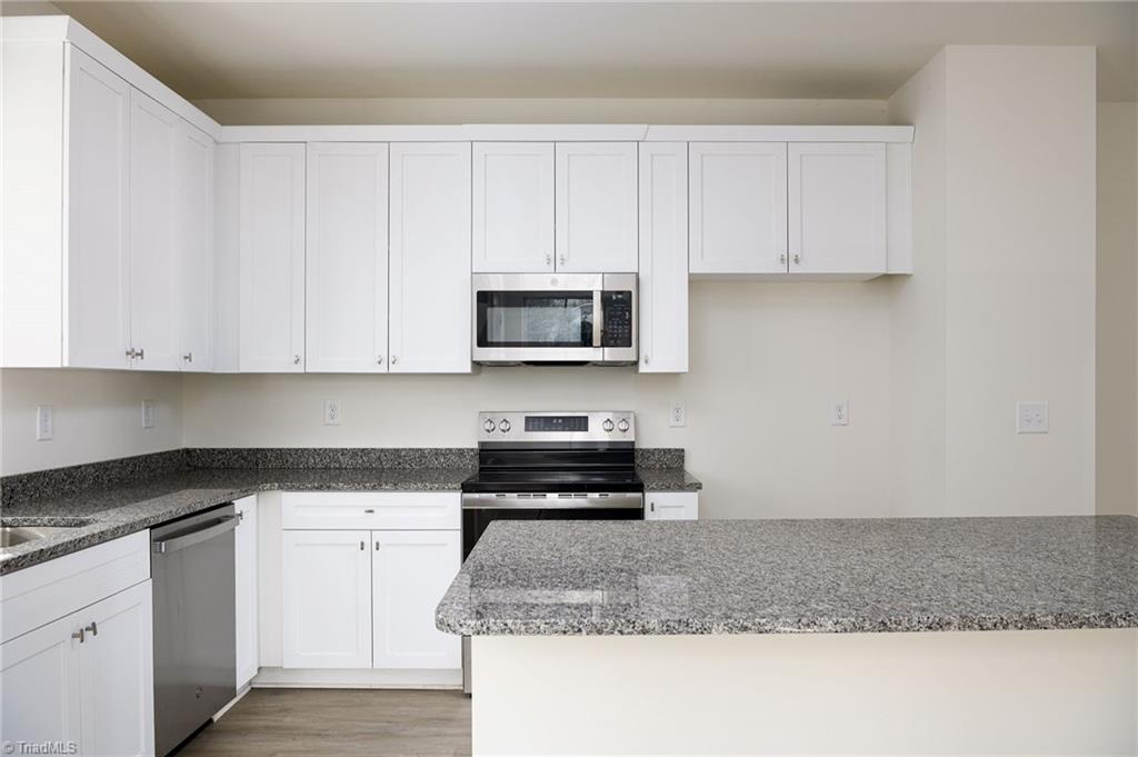 711 Fairview Street, Unit A High Point, NC 27260 - Photo 5 of 18 Kitchen