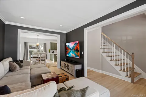 $999,990 | 5 Abbington Place, Northport, NY 11768