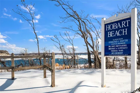 $999,990 | 5 Abbington Place, Northport, NY 11768