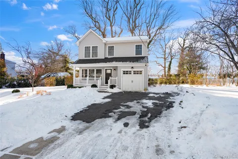 $999,990 | 5 Abbington Place, Northport, NY 11768
